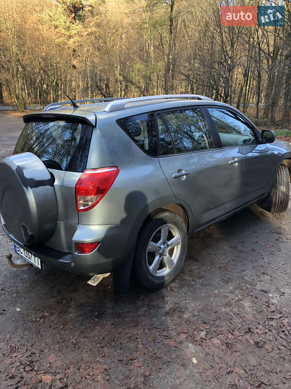 Позашляховик / Кросовер Toyota RAV4 2006 в Львові