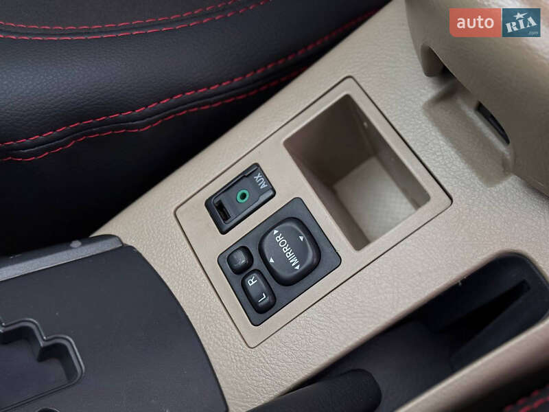 Позашляховик / Кросовер Toyota RAV4 2012 в Дніпрі