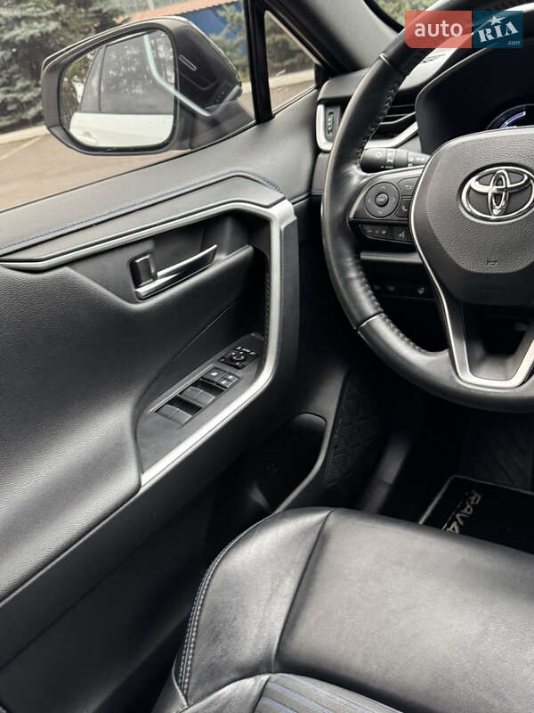 Внедорожник / Кроссовер Toyota RAV4 2018 в Киеве фото 48 Внедорожник / Кроссовер Toyota RAV4 2018 в Киеве