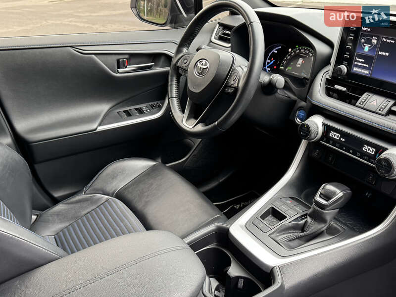 Внедорожник / Кроссовер Toyota RAV4 2018 в Киеве фото 52 Внедорожник / Кроссовер Toyota RAV4 2018 в Киеве