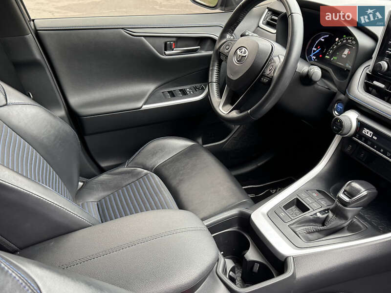 Внедорожник / Кроссовер Toyota RAV4 2018 в Киеве фото 55 Внедорожник / Кроссовер Toyota RAV4 2018 в Киеве