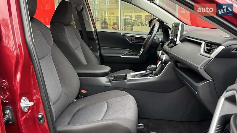 Внедорожник / Кроссовер Toyota RAV4 2019 в Кривом Роге