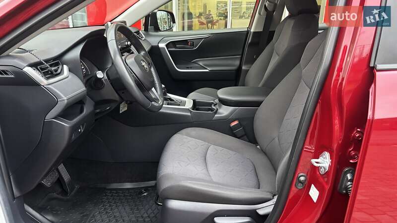 Внедорожник / Кроссовер Toyota RAV4 2019 в Кривом Роге