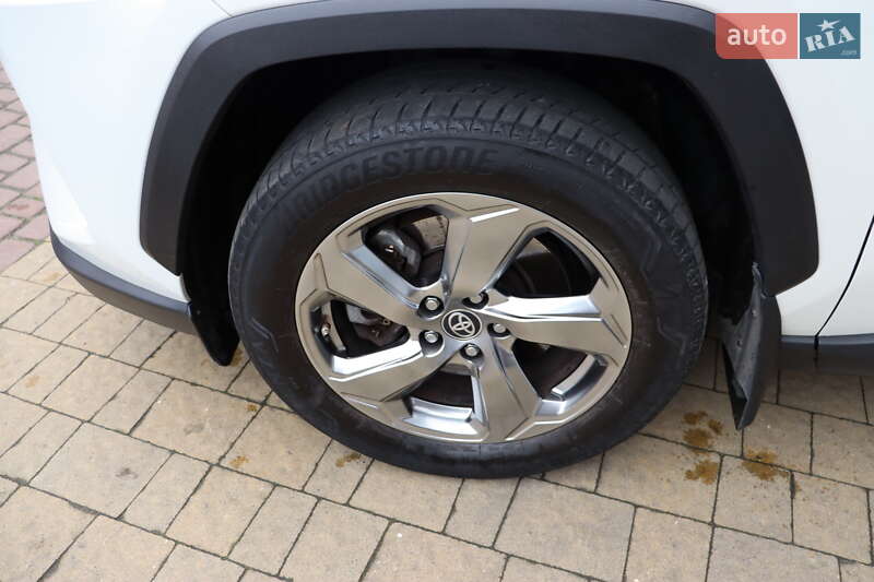 Позашляховик / Кросовер Toyota RAV4 2020 в Львові фото 11 Позашляховик / Кросовер Toyota RAV4 2020 в Львові