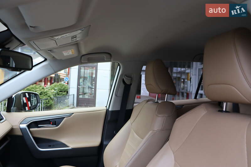 Позашляховик / Кросовер Toyota RAV4 2020 в Львові фото 16 Позашляховик / Кросовер Toyota RAV4 2020 в Львові