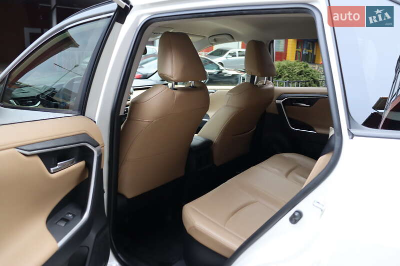 Позашляховик / Кросовер Toyota RAV4 2020 в Львові фото 35 Позашляховик / Кросовер Toyota RAV4 2020 в Львові