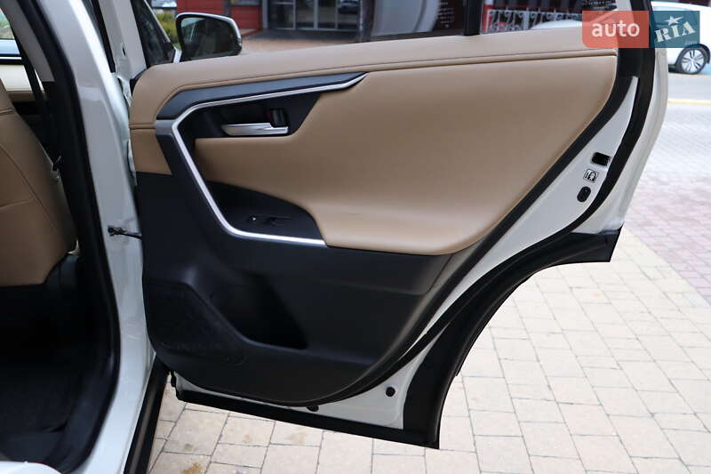 Позашляховик / Кросовер Toyota RAV4 2020 в Львові фото 45 Позашляховик / Кросовер Toyota RAV4 2020 в Львові