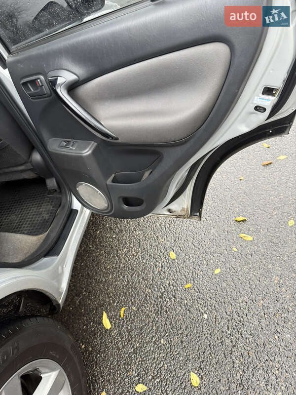 Внедорожник / Кроссовер Toyota RAV4 2005 в Харькове