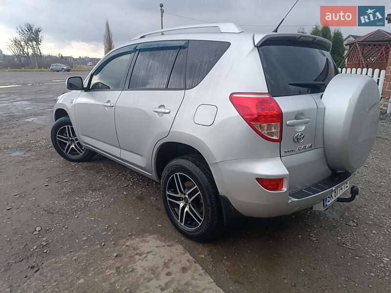 Внедорожник / Кроссовер Toyota RAV4 2007 в Шумске