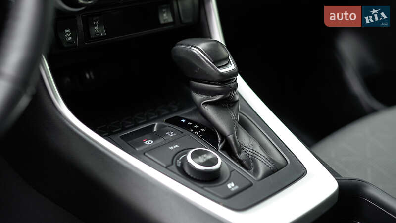 Позашляховик / Кросовер Toyota RAV4 2019 в Львові фото 18 Позашляховик / Кросовер Toyota RAV4 2019 в Львові