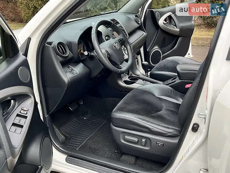 Внедорожник / Кроссовер Toyota RAV4 2013 в Могилев-Подольске фото 2 Внедорожник / Кроссовер Toyota RAV4 2013 в Могилев-Подольске