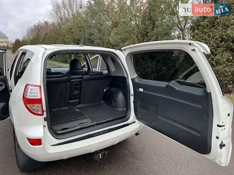 Внедорожник / Кроссовер Toyota RAV4 2013 в Могилев-Подольске фото 7 Внедорожник / Кроссовер Toyota RAV4 2013 в Могилев-Подольске