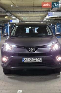 Позашляховик / Кросовер Toyota RAV4 2016 в Києві