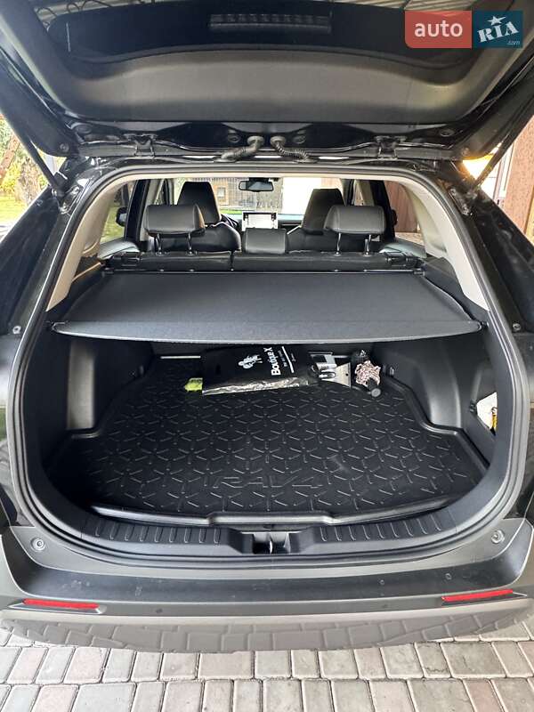 Позашляховик / Кросовер Toyota RAV4 2020 в Коростені