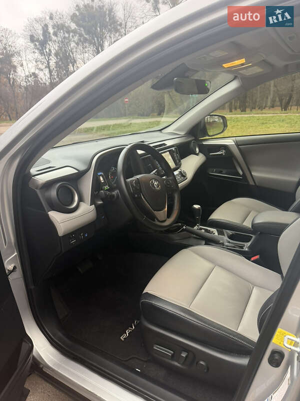 Внедорожник / Кроссовер Toyota RAV4 2016 в Львове