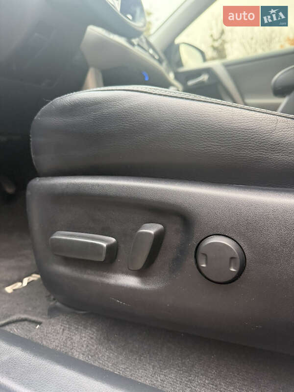 Внедорожник / Кроссовер Toyota RAV4 2016 в Львове