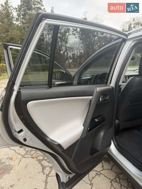 Внедорожник / Кроссовер Toyota RAV4 2016 в Львове