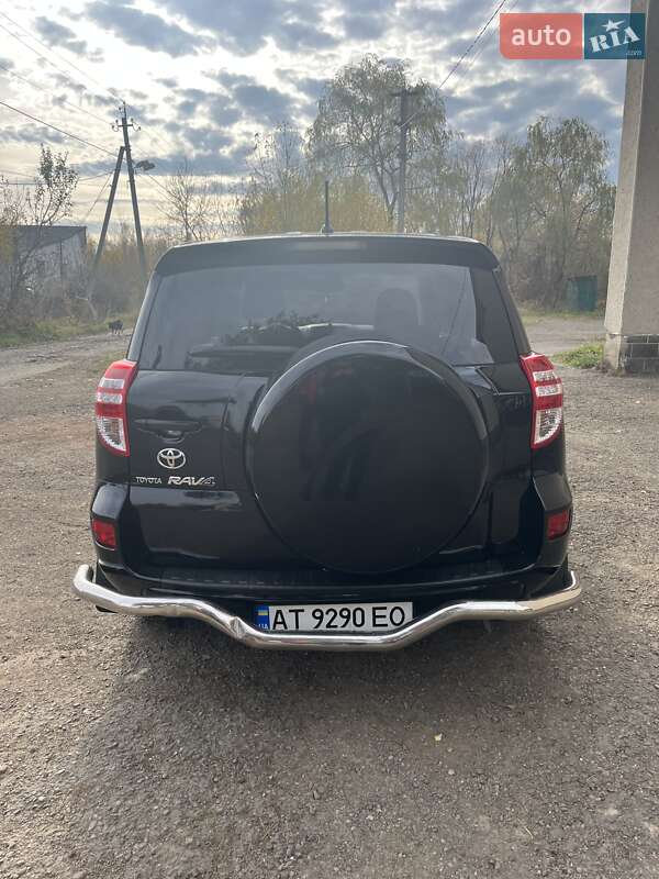 Внедорожник / Кроссовер Toyota RAV4 2011 в Богородчанах