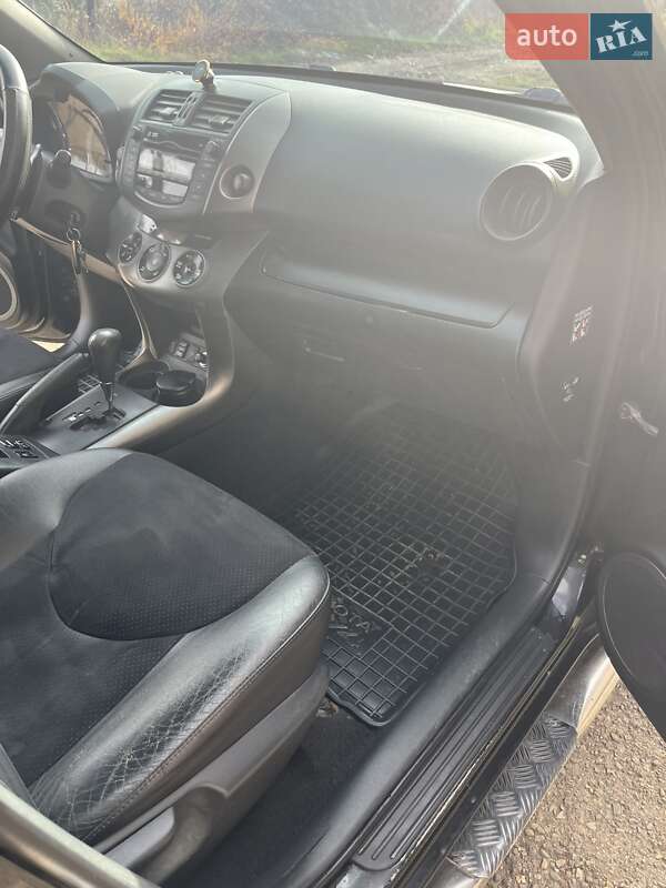 Внедорожник / Кроссовер Toyota RAV4 2011 в Богородчанах