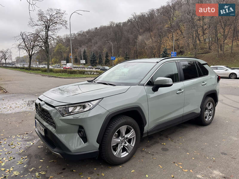 Внедорожник / Кроссовер Toyota RAV4 2023 в Киеве
