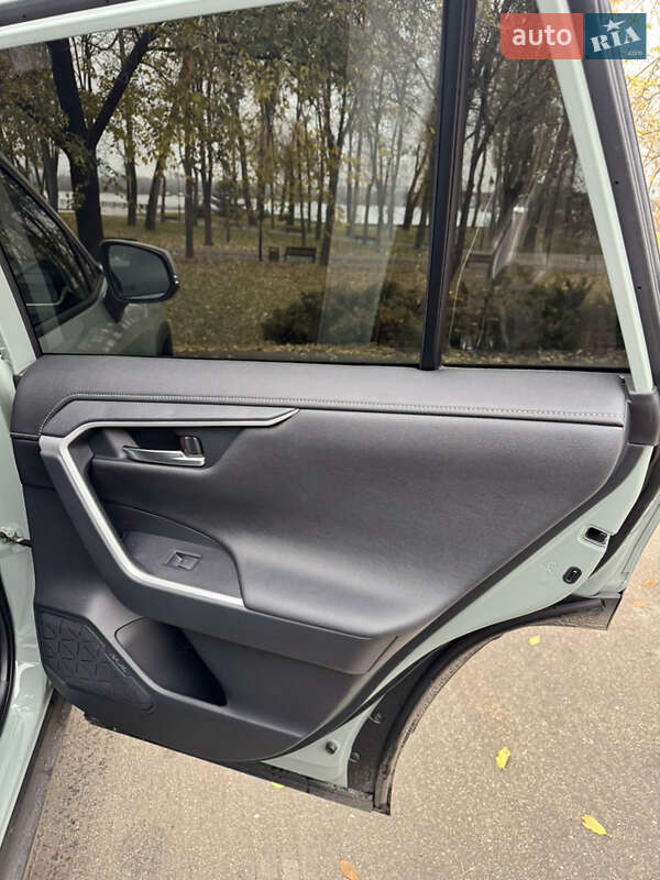 Внедорожник / Кроссовер Toyota RAV4 2023 в Киеве