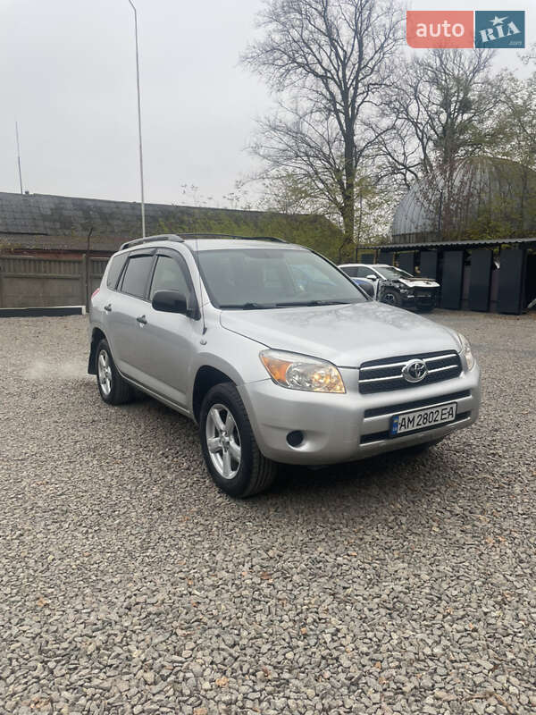 Внедорожник / Кроссовер Toyota RAV4 2008 в Коростене