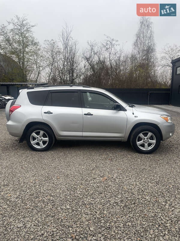 Внедорожник / Кроссовер Toyota RAV4 2008 в Коростене