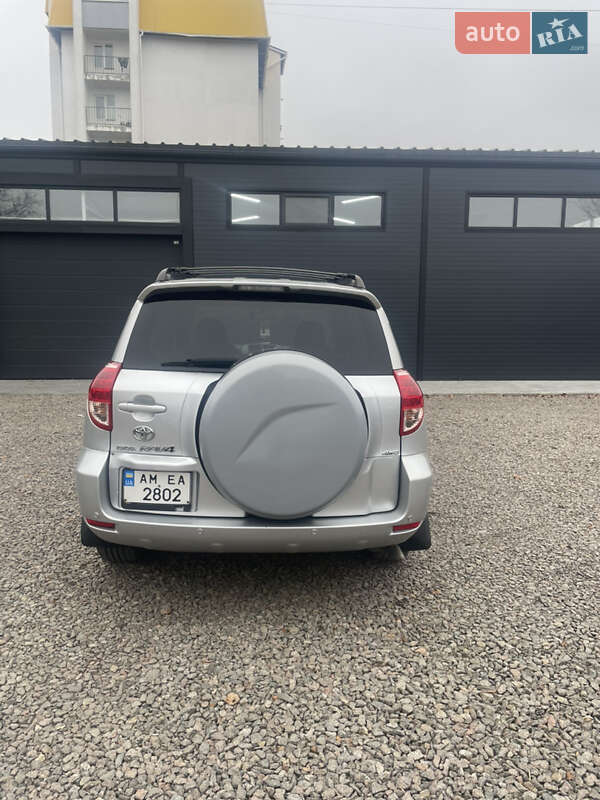 Внедорожник / Кроссовер Toyota RAV4 2008 в Коростене