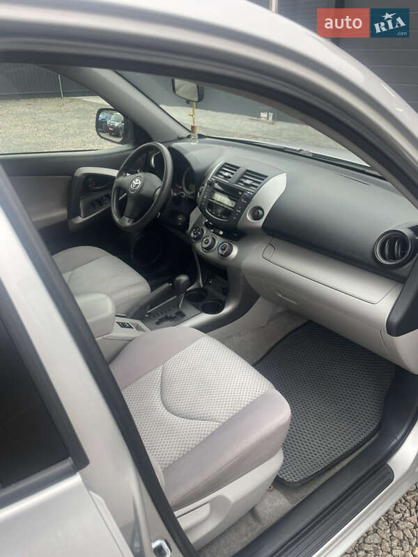 Внедорожник / Кроссовер Toyota RAV4 2008 в Коростене