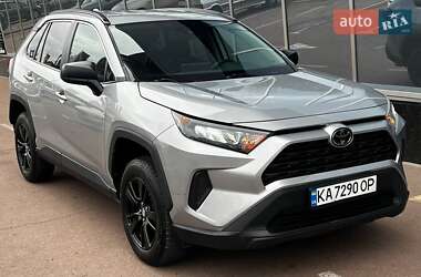 Внедорожник / Кроссовер Toyota RAV4 2021 в Киеве