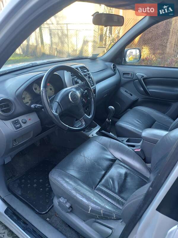 Внедорожник / Кроссовер Toyota RAV4 2001 в Стрые