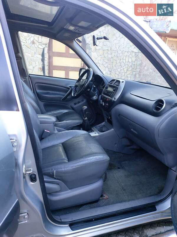 Внедорожник / Кроссовер Toyota RAV4 2001 в Стрые