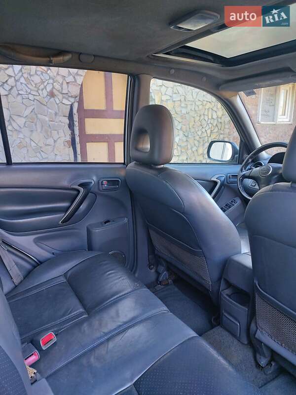 Внедорожник / Кроссовер Toyota RAV4 2001 в Стрые