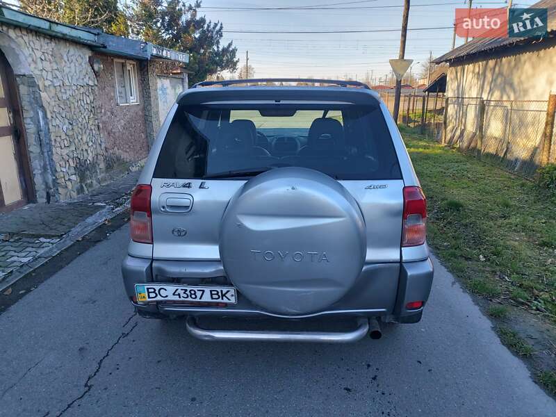 Внедорожник / Кроссовер Toyota RAV4 2001 в Стрые
