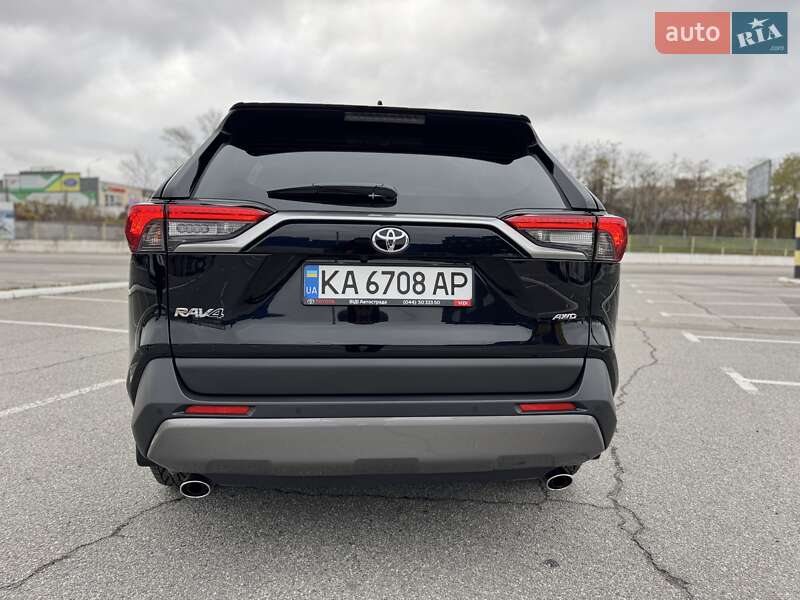 Позашляховик / Кросовер Toyota RAV4 2020 в Києві