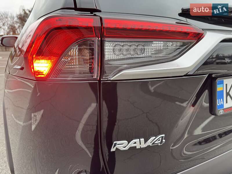 Позашляховик / Кросовер Toyota RAV4 2020 в Києві