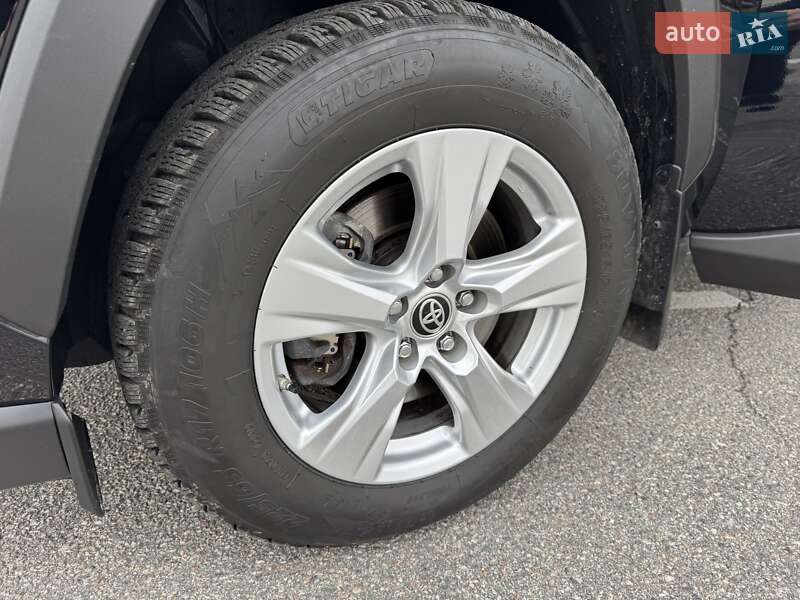 Позашляховик / Кросовер Toyota RAV4 2020 в Києві