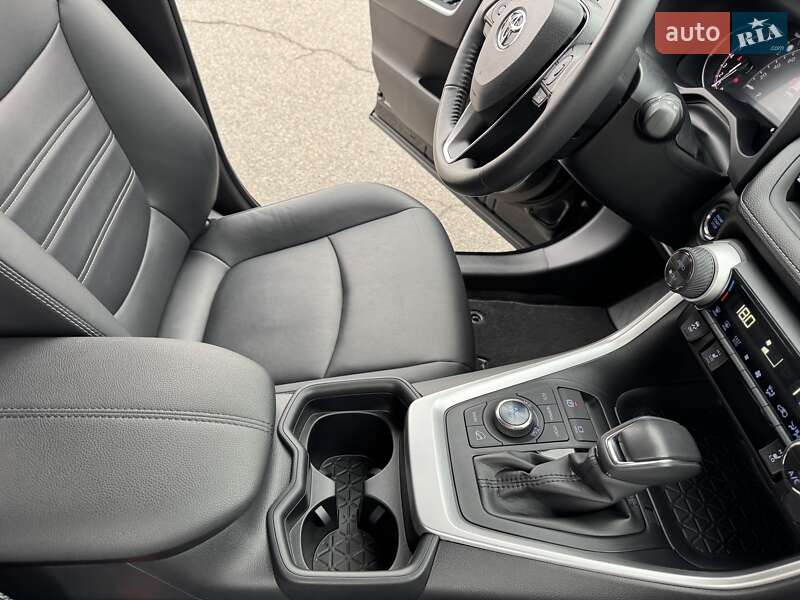 Позашляховик / Кросовер Toyota RAV4 2020 в Києві