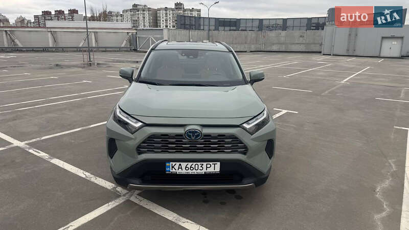 Внедорожник / Кроссовер Toyota RAV4 2022 в Киеве