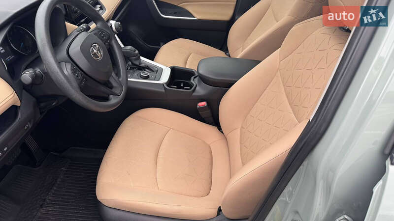 Внедорожник / Кроссовер Toyota RAV4 2022 в Киеве