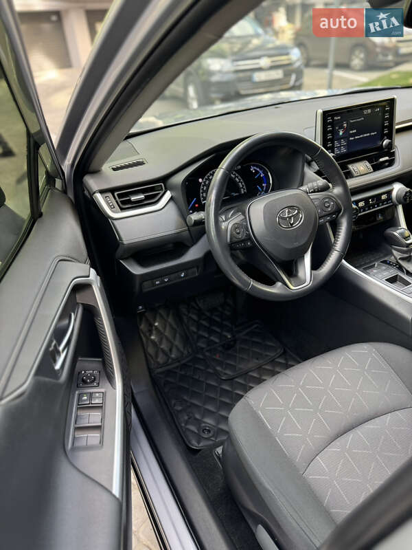 Внедорожник / Кроссовер Toyota RAV4 2020 в Днепре фото 11 Внедорожник / Кроссовер Toyota RAV4 2020 в Днепре