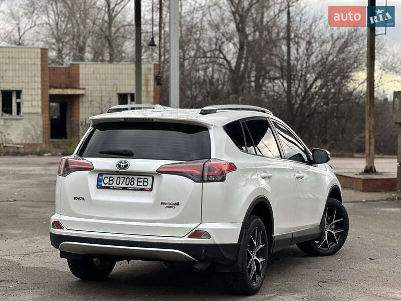 Внедорожник / Кроссовер Toyota RAV4 2016 в Киеве