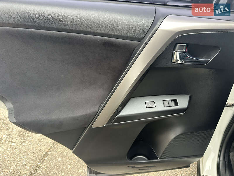 Внедорожник / Кроссовер Toyota RAV4 2016 в Киеве фото 26 Внедорожник / Кроссовер Toyota RAV4 2016 в Киеве