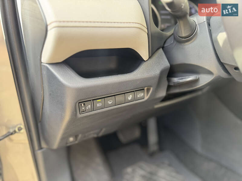 Внедорожник / Кроссовер Toyota RAV4 2019 в Киеве