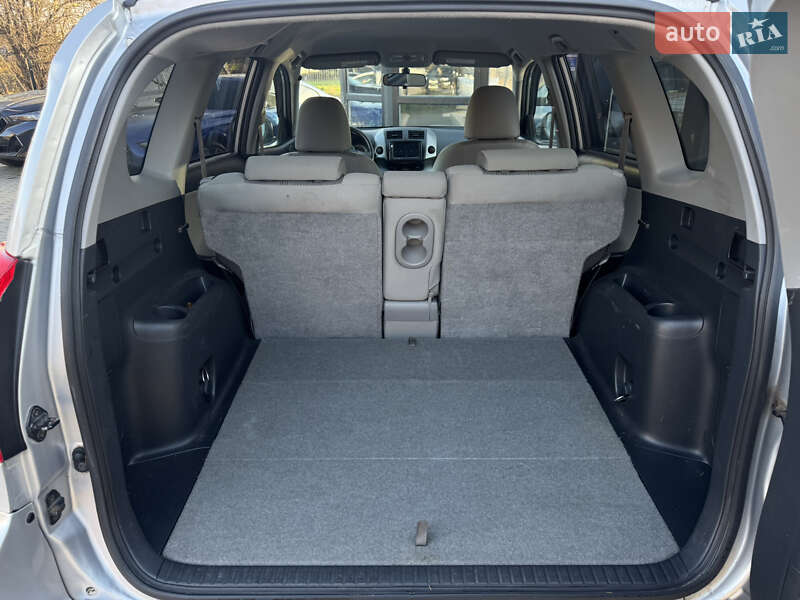 Позашляховик / Кросовер Toyota RAV4 2009 в Львові