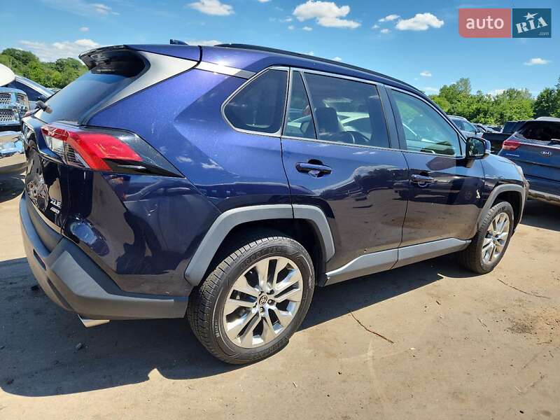 Внедорожник / Кроссовер Toyota RAV4 2021 в Черновцах