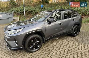 Внедорожник / Кроссовер Toyota RAV4 2020 в Киеве