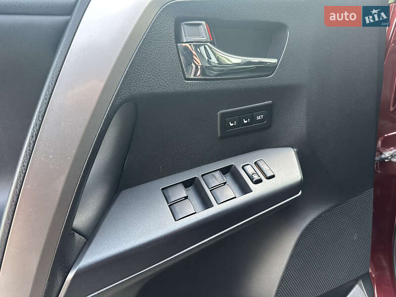 Внедорожник / Кроссовер Toyota RAV4 2017 в Киеве