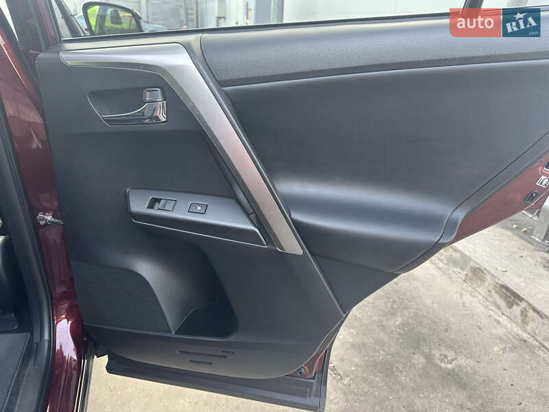 Внедорожник / Кроссовер Toyota RAV4 2017 в Киеве