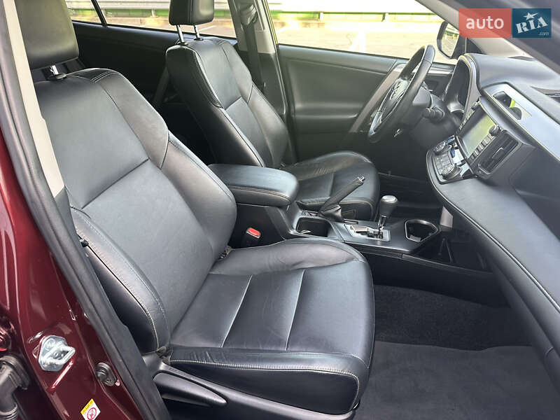 Внедорожник / Кроссовер Toyota RAV4 2017 в Киеве